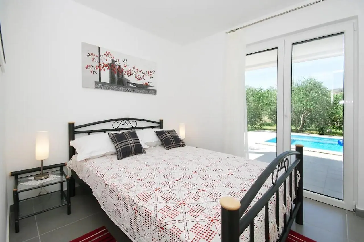 House Viki Villa Plano 0*,  Kroatien